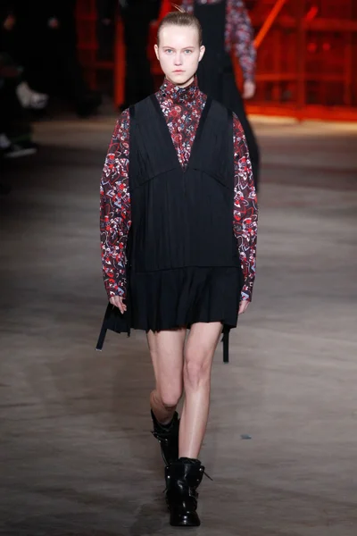Look 25